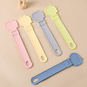 Cuillère distributrice Youcheng pour friandises pour chat, en plastique, couleurs assorties, pour nourrir les animaux avec de la nourriture humide, pour gamelle ou distributeur. - Product Image 1