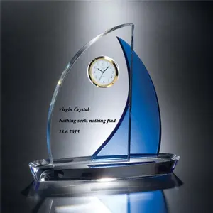 هدية تذكارية أنيقة فاخرة هدية تذكارية لطيفة مع ساعة زخرفية تصميم قارب الإبحار هدية كريستال أوروبا الفن الشعبي الشفاف