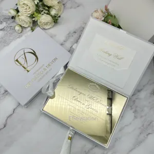 Elegante invito a nozze in acrilico con specchio dorato invito a scatola in velluto bianco personalizzato con nappa