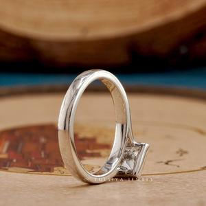 Magnifiques bagues en diamant créées dans des collections de joaillerie fine pour mettre en valeur la brillance et le luxe de chaque diamant. - Product Image 5