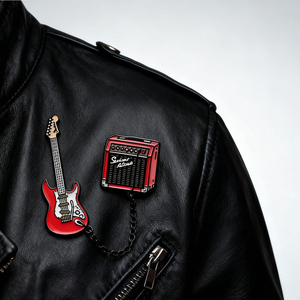 Insignes de broche d'instrument de musique artisanal en métal personnalisé en gros épingles en émail doux dur personnalisé collier épinglette avec chaîne guitare - Product Image 2