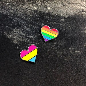 Épingles de fabrication chinoise en gros, épingles de luxe de haute qualité, épingles métalliques personnalisées, badge de revers arc-en-ciel de fierté <span class=keywords><strong>LGBT</strong></span>, épinglette en émail dur gay, <span class=keywords><strong>cœur</strong></span> - Product Image 1