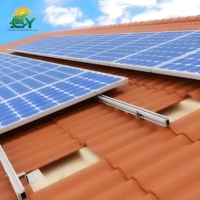 Système de montage de panneaux photovoltaïques sur toiture en tuiles pour usage commercial et industriel, rails en aluminium anodisé modulaires, crochets de toiture, disposition flexible des panneaux