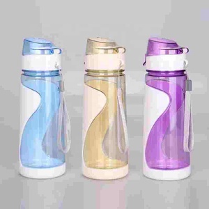 Bouteille d'eau en plastique pour le sport 550 ml, <span class=keywords><strong>shaker</strong></span> à protéines, bouteille portable anti-fuite pour l'eau avec poignée, sans BPA - Product Image 2