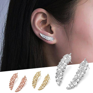Orecchini a Perno con Cristalli e Piume per Donne, Accessori di Moda Minimalisti ed Eleganti per Uso Quotidiano - Product Image 3