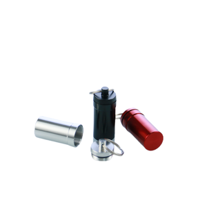 Boîte à pilules moderne multifonction en alliage d'aluminium, étanche, de forme cylindrique, de qualité alimentaire, pour voyage, avec porte-clés personnalisé - Product Image 5