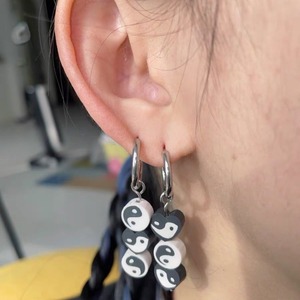Boucles d'oreilles Yin Yang Tai Chi en acier inoxydable noir et blanc, boucles d'oreilles tendance pour femmes, printemps 2024 - Product Image 1