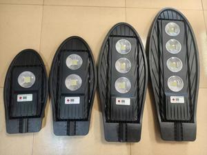 Lampadaire Solaire LED Étanche 60W-240W Anti-Corrosion Réglable pour Éclairage de Paysage et Sécurité, IRC Local 80 - Product Image 2