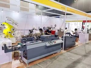 آلة طباعة شاشة حريرية أوتوماتيكية بالكامل ذات محطتين من نوع JDZ-2003 لطباعة ملصقات العناية بالملابس - Product Image 3