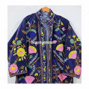 Veste d'hiver courte unisexe avec broderie en velours Suzani, manteau en gros avec doublure en coton pour les fêtes d'automne, veste pour femmes - Product Image 1