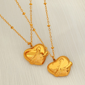 Collar con Colgante de Corazón Abrazado en 3D con Tema de Amor Romántico, Chapado en Oro, Acero Inoxidable, Resistente al Agua, Joyería Femenina - Product Image 4