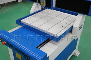 Giá thấp máy tính để bàn <span class=keywords><strong>CNC</strong></span> <span class=keywords><strong>Router</strong></span> 6090 máy móc chế biến gỗ <span class=keywords><strong>CNC</strong></span> <span class=keywords><strong>Router</strong></span> 3 trục gỗ thiết kế cửa gỗ Máy cắt - Product Image 3