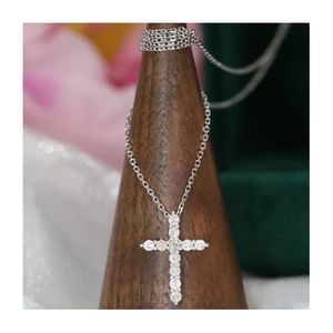 Xinfly Custom Daily Gifts Wholesale Pure 18k Real Gold 0.22ct Natural Diamond <b>Cross</b> Necklace Au750 Fine Jewelry - Product Image 1