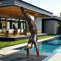 Statue de nageur masculin en bronze coulé grandeur nature, en position de plongée, pour la décoration extérieure du jardin