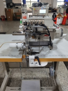 เครื่องเย็บโอเวอร์ล็อคอัตโนมัติ BT-M6 สำหรับติดแถบยางยืดที่คอเสื้อและเอว - Product Image 4