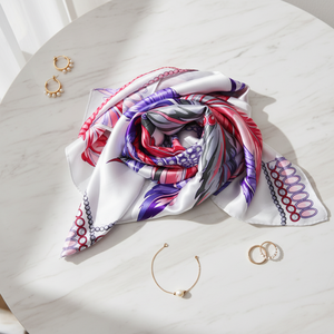 <span class=keywords><strong>Foulard</strong></span> carré <span class=keywords><strong>en</strong></span> <span class=keywords><strong>soie</strong></span> bleu marine 90x90 pour femme avec impression numérique <span class=keywords><strong>en</strong></span> gros pour la saison de printemps - Product Image 2