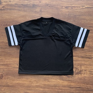 Vente en gros OEM – Maillots sportifs pour femmes à col en V, 100 % polyester, séchage rapide, manches rayées, hauts sportifs, logo personnalisé, chemises jersey unies à coupe courte - Product Image 6