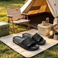 Sandales plates personnalisées à semelle extérieure noire, style pieds nus, avec logo en silicone 3D en relief, fournisseur de pantoufles à prix réduit