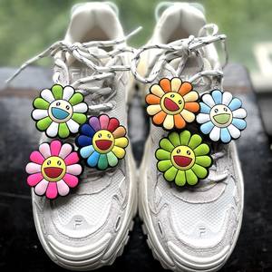 Zapatillas Blancas de Goma con Diseño Floral Decorativo Luminoso para Hebilla de Zapatos Simpson y Cordones Directos - Product Image 5