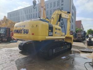 Excavatrice sur chenilles Komatsu PC200 PC220-8 d'occasion à haut rendement et bas prix pour la construction - Product Image 3