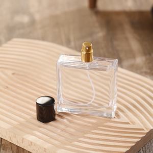 Vente flash, prix bas, flacon pulvérisateur <span class=keywords><strong>de</strong></span> <span class=keywords><strong>parfum</strong></span> en verre transparent carré plat <span class=keywords><strong>de</strong></span> 50 ml et 100 ml avec bouchon noir - Product Image 5