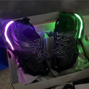 Zapatillas Deportivas Unisex de Alta Calidad Track 3.0 con Luces LED, Suela Gruesa Retro, Cuero Genuino, Transpirables para Exteriores - Product Image 1