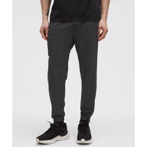 Pantalones Deportivos Minimalistas de Nailon Personalizados, Resistentes al Viento, de Corte Recto y Bien Hechos para Hombre - Product Image 2