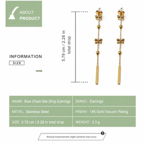 Boucles d'oreilles pendantes longues en acier inoxydable plaqué or 14K sous vide avec perles et chaîne en forme de barre - Product Image 2