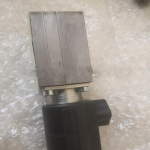อีตัน วิคเกอร์สวาล์วไฮดรอลิก DG3VP-3-102A-VM-UH-10 ผลิตในสวิสเซอร์แลนด์ P31S - Product Image 4