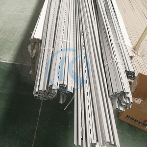Strisce di forma di J del PVC degli accessori del pannello di <span class=keywords><strong>rivestimento</strong></span> del PVC della parete del <span class=keywords><strong>rivestimento</strong></span> esterno di colore su ordinazione - Product Image 4