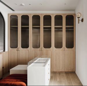 Dressing moderne sur mesure avec portes coulissantes en bois massif - Product Image 2