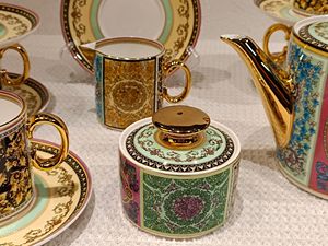New European Pattern 15-Piece Ceramic Tea and Coffee <b>Set</b> Porcelain <b>PC</b> Afternoon Tea <b>Set</b> for Hotels Restaurants Business Gifts - Product Image 3