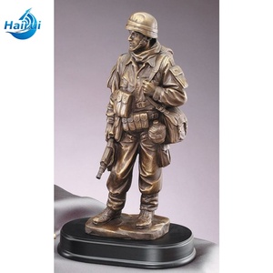 Estatua de Bronce Personalizada de Tamaño Real de <span class=keywords><strong>Tropas</strong></span> Militares en Entrenamiento con Perro en una Roca para Parque de Veteranos - Product Image 3