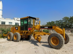 รถเกรดเดอร์ Caterpillar 140K คุณภาพเชื่อถือได้ พร้อมใบมีดเต็มรูปแบบ บำรุงรักษาอย่างดี มีสินค้าในสต็อก เหมาะสำหรับงานก่อสร้างถนนและปรับระดับพื้นที่ - Product Image 2