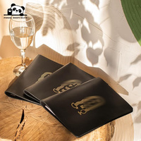 Couverture de menu en cuir avec logo en relief noir, reliure à vis interne, pour restaurants et grossistes sur mesure