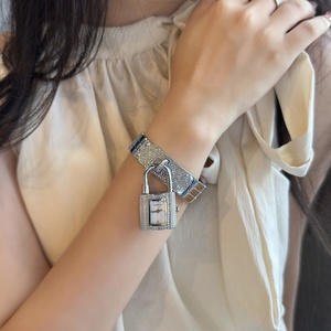 <span class=keywords><strong>Orologio</strong></span> al Quarzo di Lusso 2in1 in Acciaio Inossidabile con Cristalli e Strass a Forma di Lucchetto, <span class=keywords><strong>Bracciale</strong></span> Staccabile con Diamanti per <span class=keywords><strong>Donna</strong></span> - Product Image 2