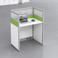 Poste de travail modulaire commercial moderne avec système de cloisonnement par panneaux et gestion intégrée pour personnel de bureau ou d'entrepôt/salle de sport