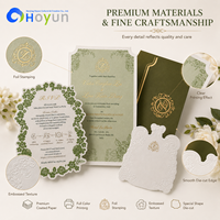 Carte personnalisée avec logo en relief, motifs en relief, carte et mise en page personnalisables, adaptées à votre thème de mariage