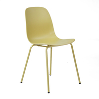 Chaise de salle à manger moderne nordique en PP avec dossier en plastique, couleur unie, pieds en acier métallique, cadre en métal
