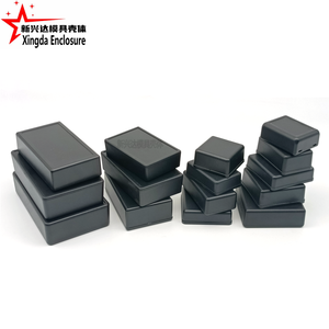 صندوق توصيل بلاستيكي صغير أسود من مادة ABS، صندوق مشروع إلكتروني بفتحات مخصصة لتركيب لوحات الدوائر المطبوعة، مصنف IP54 للاستخدام الخارجي - Product Image 3