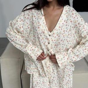 2025 invernali in <span class=keywords><strong>cotone</strong></span> 100% da donna nuovo arrivo Sexy con stampa floreale a scollo a V pantaloni Top indumenti da notte pigiami a due pezzi - Product Image 4
