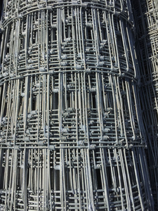 Valla para ganado galvanizada en caliente con estructura de hierro, paneles de bajo mantenimiento a prueba de ovejas y cabras, con rejilla de orificios cuadrados - Product Image 4