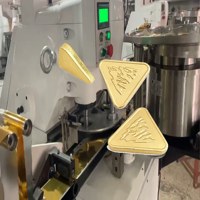 Machine d'emballage triangulaire en feuille de chocolat, fonctionnement continu, entièrement automatisée, personnalisable