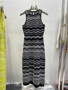 H-275 Abito Lungo Lavorato a Maglia Senza Maniche con Motivo Ondulato Colorato Stile Vacanza per Donne, Abbigliamento Femminile di Alta Qualità e alla Moda - Product Image 2