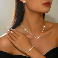 Parure de bijoux polyvalente en V, boucles d'oreilles à pampilles en strass brillants, bracelet tennis et colliers ras du cou pour femme