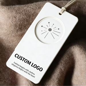 Étiquette de suspension personnalisée de luxe avec logo, estampage à chaud doré, étiquettes de marque durables, personnalisation haut de gamme, étiquette de suspension de marque - Product Image 4