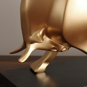 Figura abstracta de toro, escultura de resina dorada, decoración de mesa para sala de estar, oficina, pieza de arte para escritorio - Product Image 3