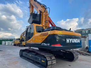 Excavatrice sur chenilles hydraulique d'occasion Hyundai 275LC-9T 275LC 275-9 d'origine coréenne, très demandée, avec 25,7 tonnes, faible nombre d'heures de travail, à vendre - Product Image 6