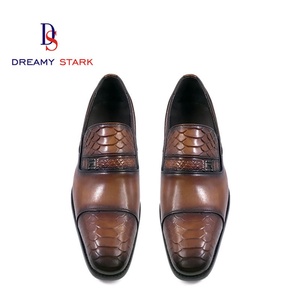 Mocasines de Invierno Vintage de Alta Calidad en Cuero Genuino de Dos Tonos, Diseño Cómodo y Fácil de Poner, Hechos a Mano, con Logotipo Personalizado, Marca Original para Hombre - Product Image 3