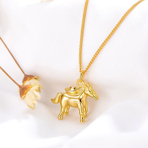 El Nuevo Estilo Prácticamente Garantiza el Éxito: Collar de Lingote de Oro con Diseño de Caballo y Collar del Año del Caballo - Product Image 5